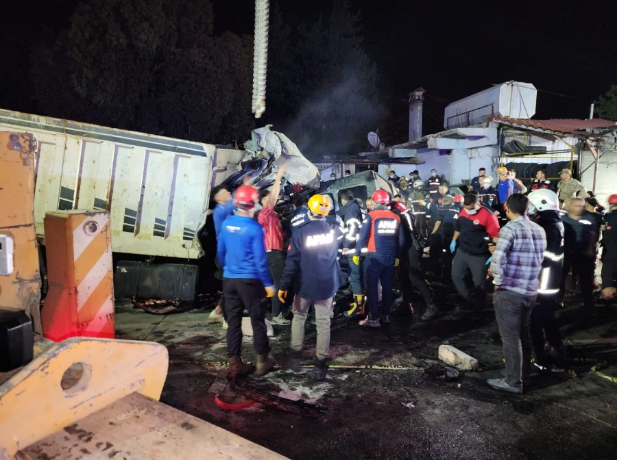 12 personas se queman vivas en un trágico accidente de tráfico en Turquía