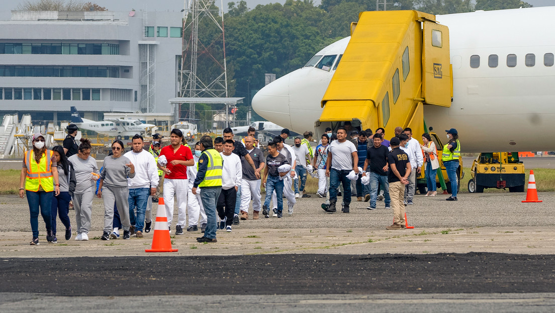 EE.UU. envió a Guatemala tres aviones con deportados horas antes del fin del Título 42