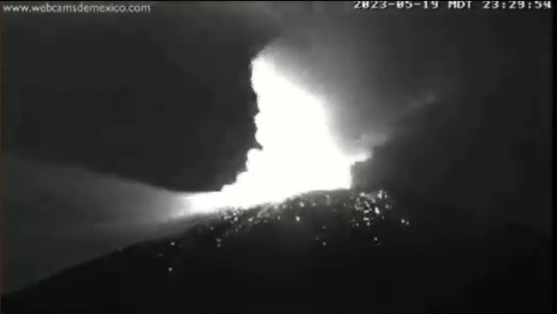 VIDEO: Captan explosiones del volcán Popocatépetl