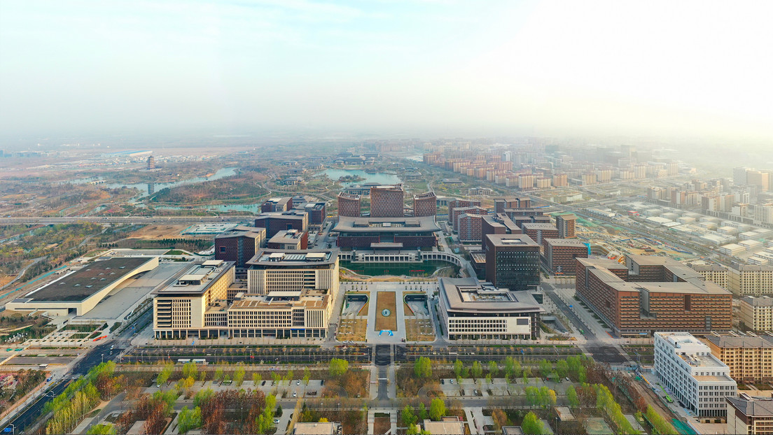 Xi Jinping visita la nueva "ciudad del futuro" china y pide a las empresas que se muden a ella Xi Jinping visita la nueva "ciudad del futuro" china y pide a las empresas que se muden a ella