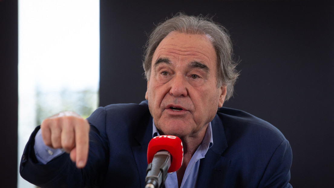 Oliver Stone advierte de que Biden puede iniciar una Tercera Guerra Mundial