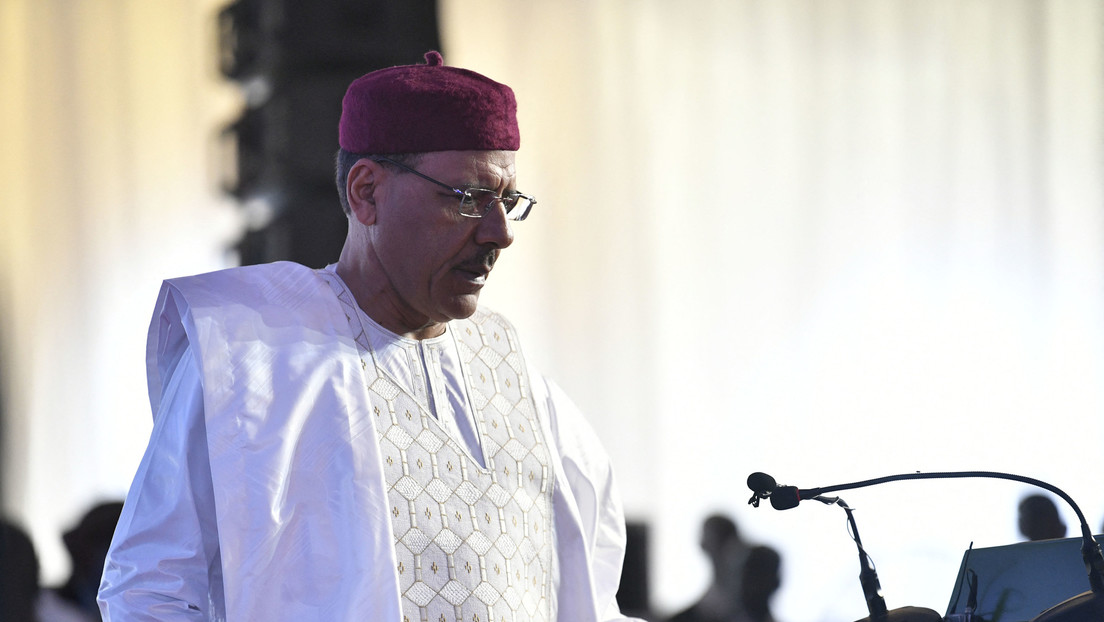 Presidente de Níger es retenido por sus guardias en el palacio presidencial, informan fuentes de seguridad