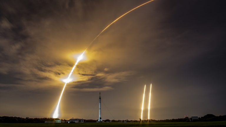 SpaceX pone en órbita al satélite de telecomunicaciones más grande del mundo (VIDEO)