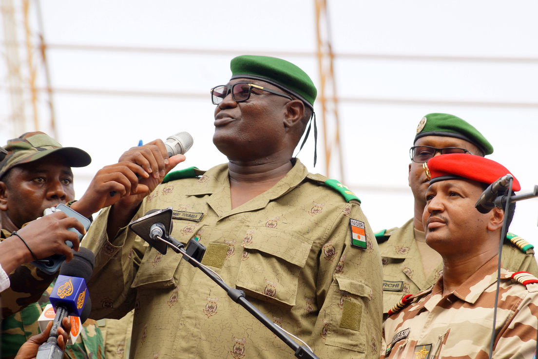Cómo se agudiza la tensión por la posible intervención militar en Níger