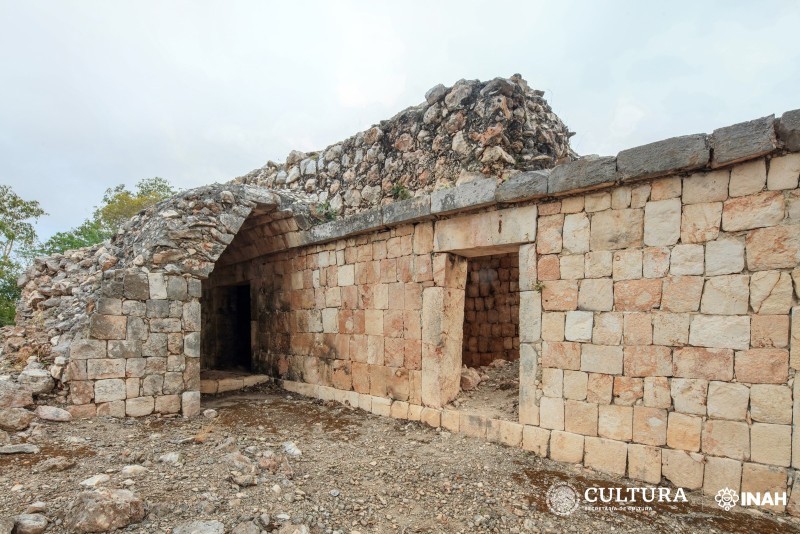 Descubren un antiguo plato decorado con un ser divino en excavaciones del Tren Maya en México