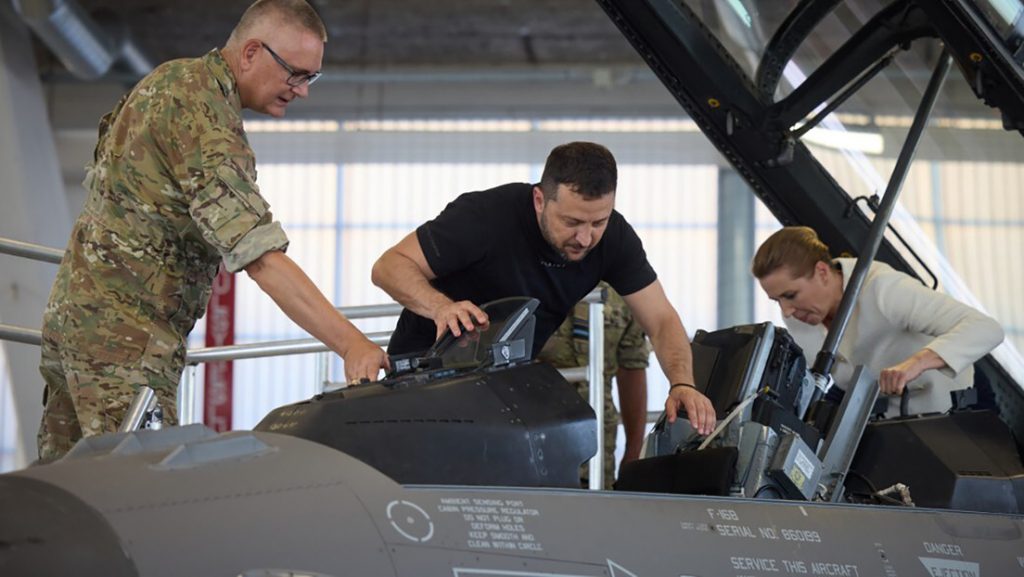 El Pentágono revela los "requisitos" que deben cumplirse para el envío de F-16 a Ucrania