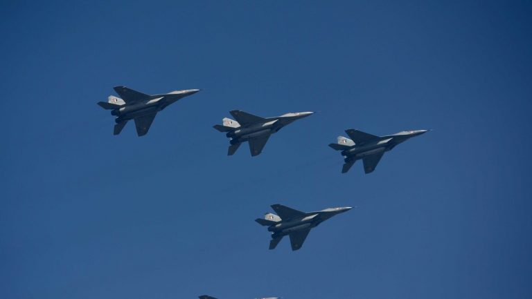 La India despliega cazas MiG-29 ante amenazas potenciales en las fronteras con Pakistán y China