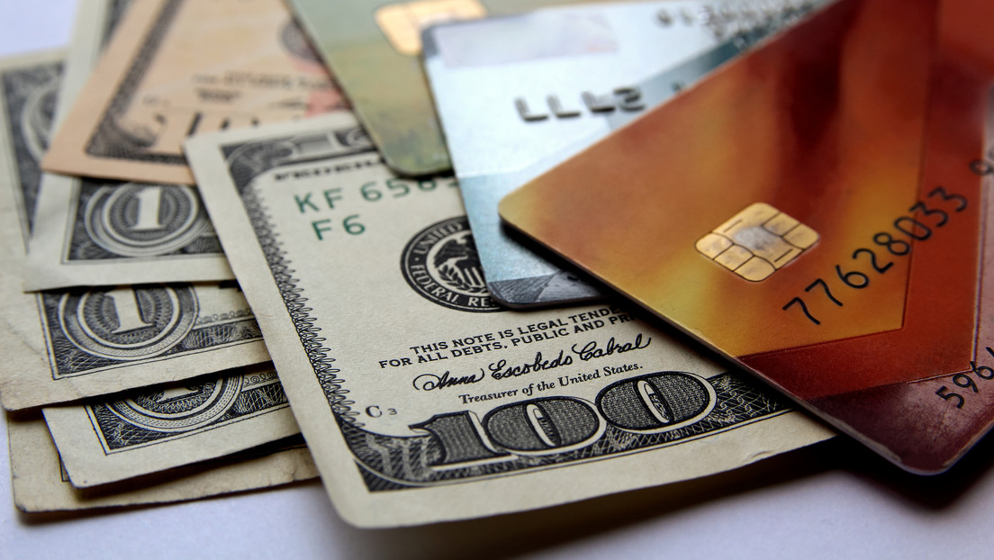 Los estadounidenses adeudan más de un billón de dólares en tarjetas de crédito