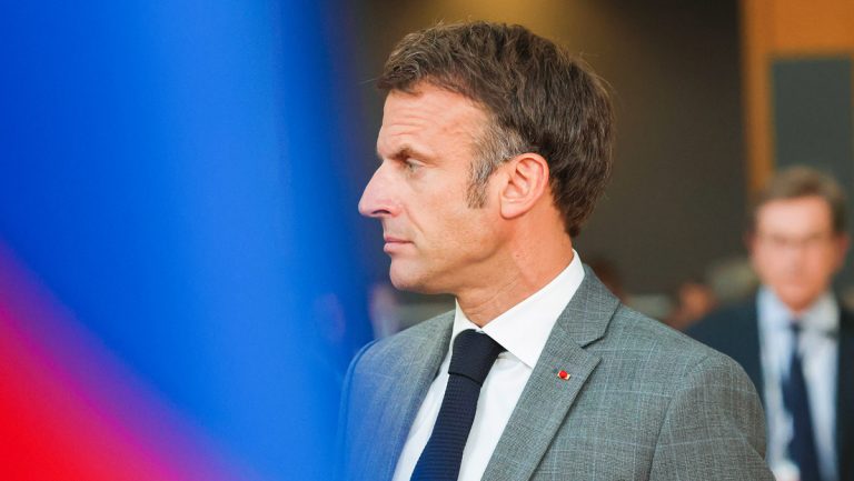 Macron cree que el contexto internacional "se ha endurecido" y existe riesgo de que se debilite Europa