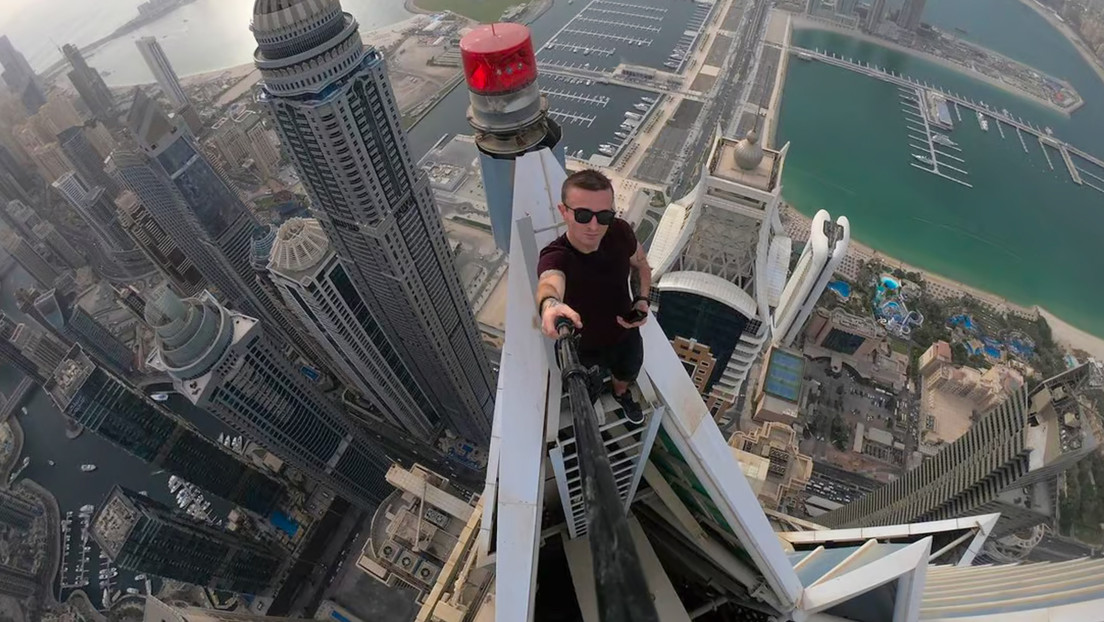 Muere un escalador de edificios tras caer de un rascacielos en Hong Kong