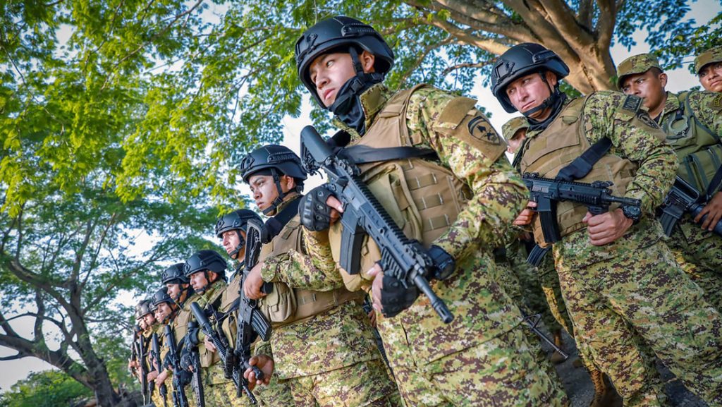 "Ningún pandillero podrá salir": Bukele cerca un departamento de El Salvador con 8.000 agentes