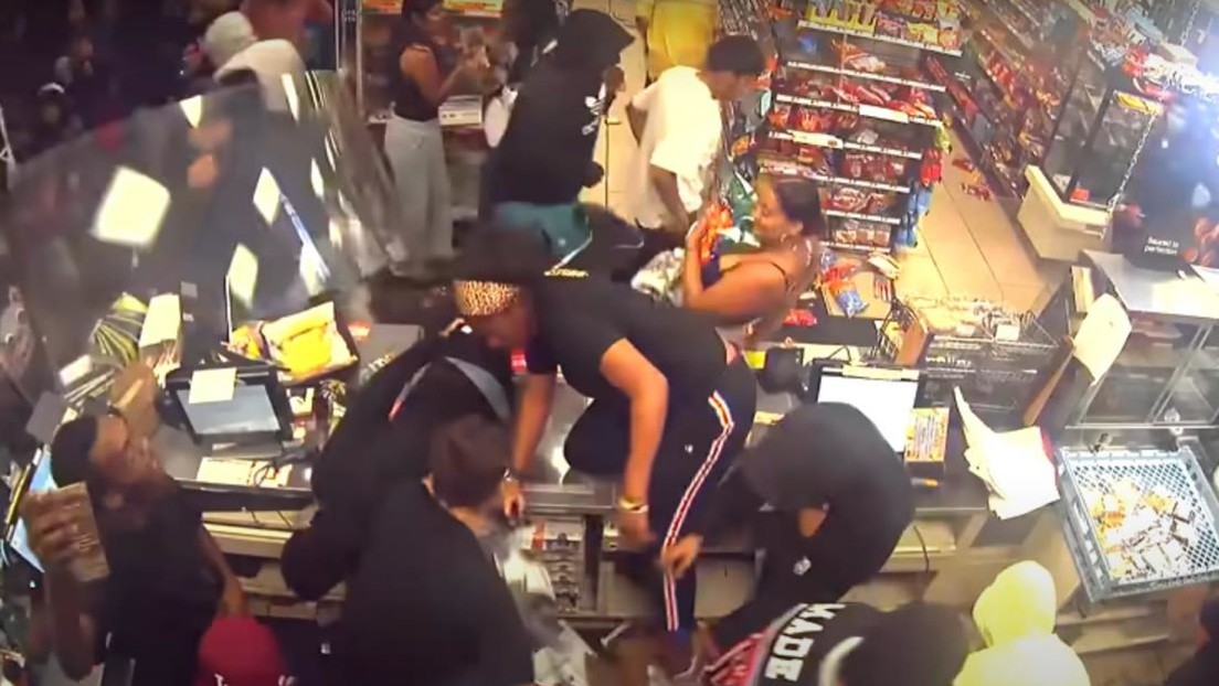 Unas 30 personas saquean una tienda departamental en Los Ángeles durante un 'flashmob' (VIDEO)