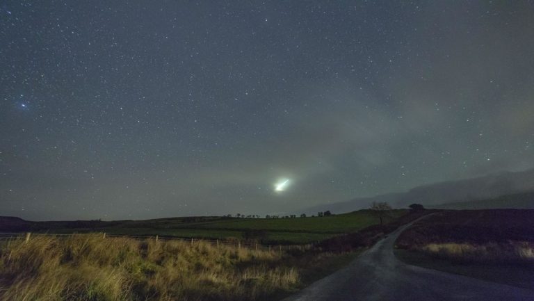 Una bola de fuego verde atraviesa el cielo nocturno de Florida