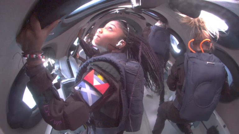 VIDEO: Virgin Galactic lleva a sus primeros turistas al borde del espacio
