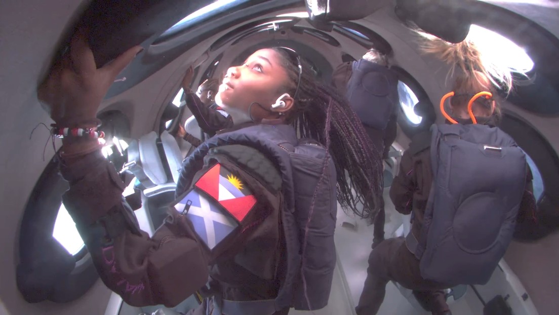 VIDEO: Virgin Galactic lleva a sus primeros turistas al borde del espacio