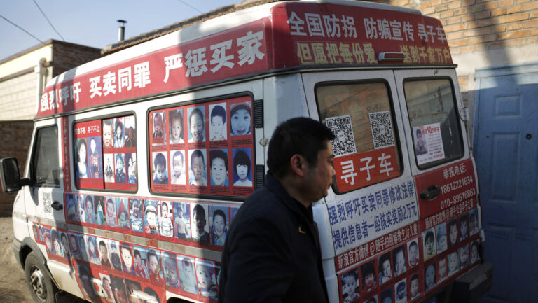 Condenan a muerte a una mujer que secuestró y vendió a 11 niños en China