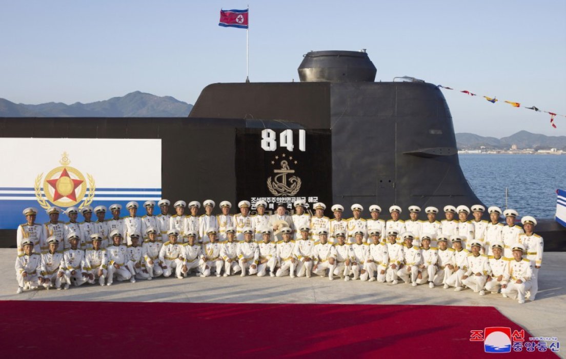 Corea del Norte presenta su primer submarino equipado con armas nucleares tácticas (FOTOS)