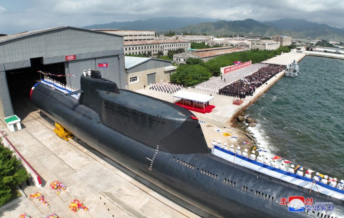 Corea del Norte presenta su primer submarino equipado con armas nucleares tácticas (FOTOS)