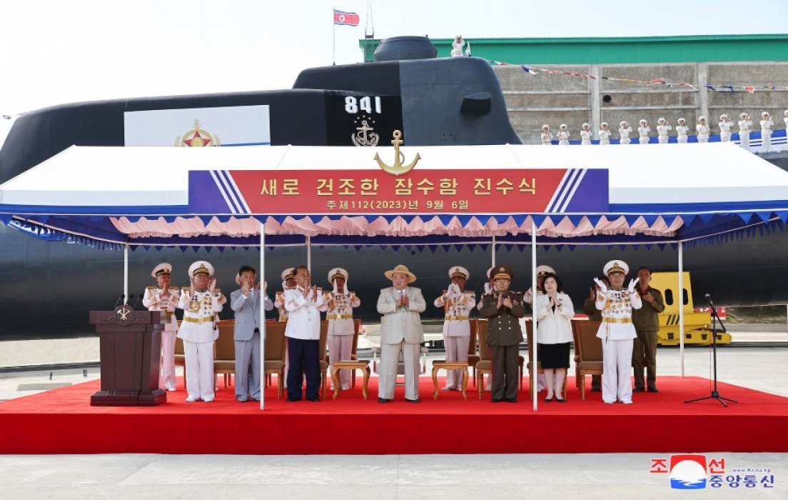 Corea del Norte presenta su primer submarino equipado con armas nucleares tácticas (FOTOS)