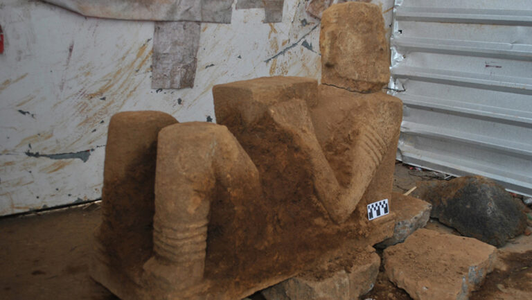 Descubren una escultura prehispánica de Chac Mool en el estado mexicano de Michoacán