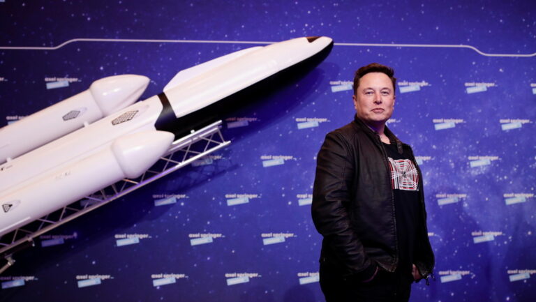 Elon Musk sostiene que la "verdadera" deuda nacional estadounidense podría ser "tres veces" el tamaño de toda su economía