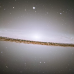 La NASA muestra la galaxia del Sombrero con imágenes captadas por dos telescopios espaciales (FOTO)