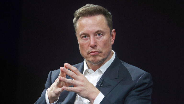 Musk responde a las acusaciones de "traición" por no ayudar a los ataques de drones contra Crimea