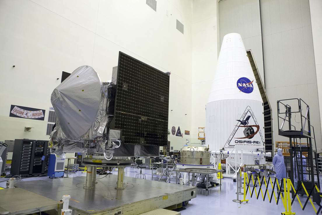 Nave de la NASA está por traer la mayor muestra obtenida hasta ahora de material de un asteroide