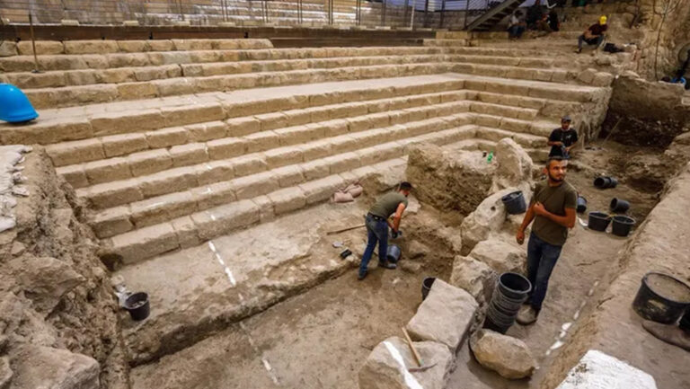 Por primera vez en 2.000 años desentierran en Israel los escalones donde Jesús sanó a un ciego