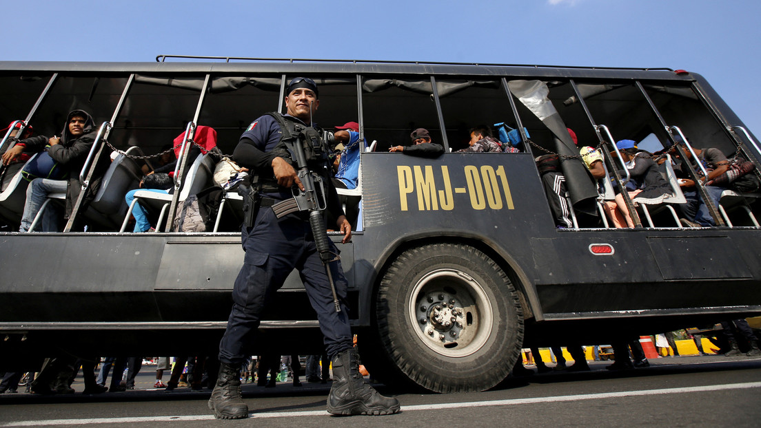 Rescatan en México a 178 migrantes que iban en un autobús (FOTOS)