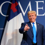 Trump dice que podría designar a una mujer como vicepresidenta en 2024 y revela su nombre