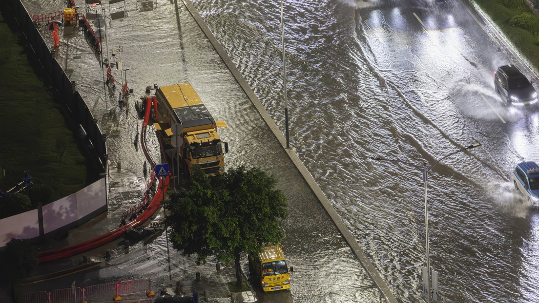 Una ciudad china es golpeada por las lluvias más fuertes en 70 años (VIDEOS)