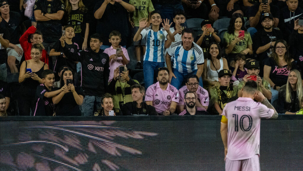 VIDEO: Lanzan una botella de agua contra Messi tras la victoria del Inter de Miami en Los Ángeles