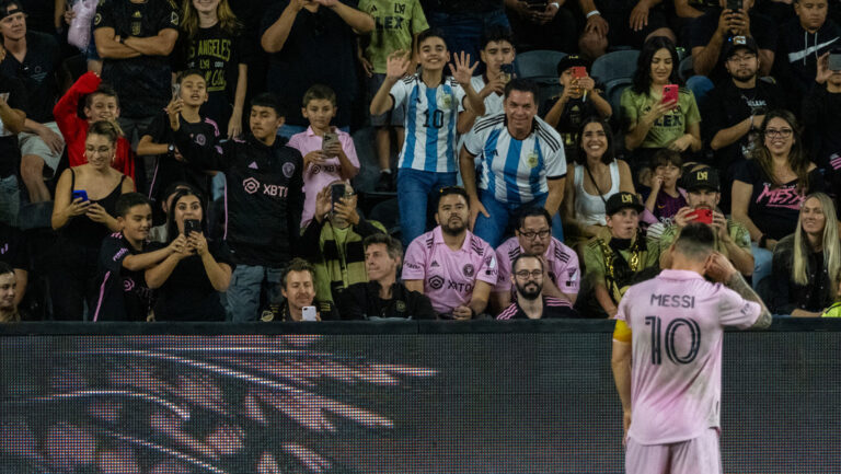 VIDEO: Lanzan una botella de agua contra Messi tras la victoria del Inter de Miami en Los Ángeles