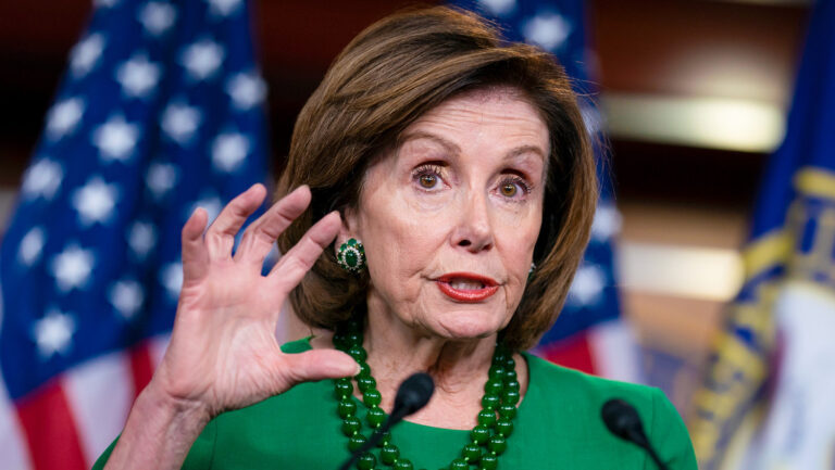 VIDEO: Pelosi dice que es "reptiliana y de sangre fría"
