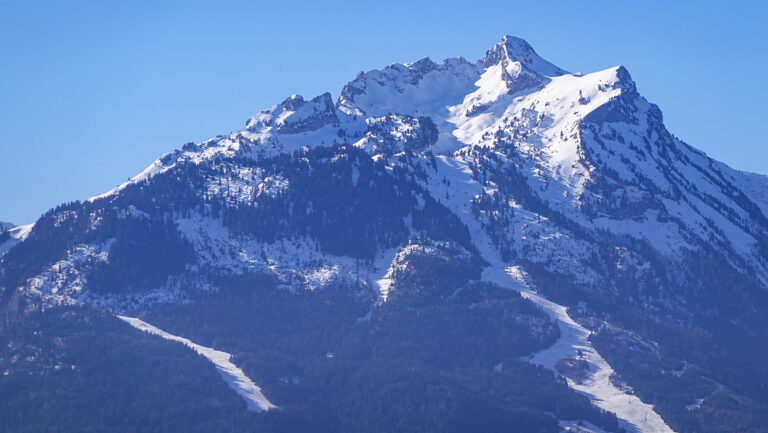 Con los esquíes a otra parte: cierra una estación en los Alpes franceses por falta de nieve