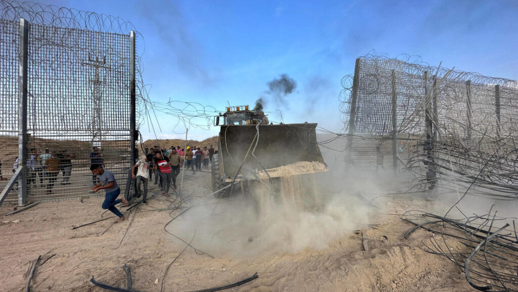 AP: Hamás publicó videos practicando el ataque a Israel semanas antes de romper el 'muro de hierro'