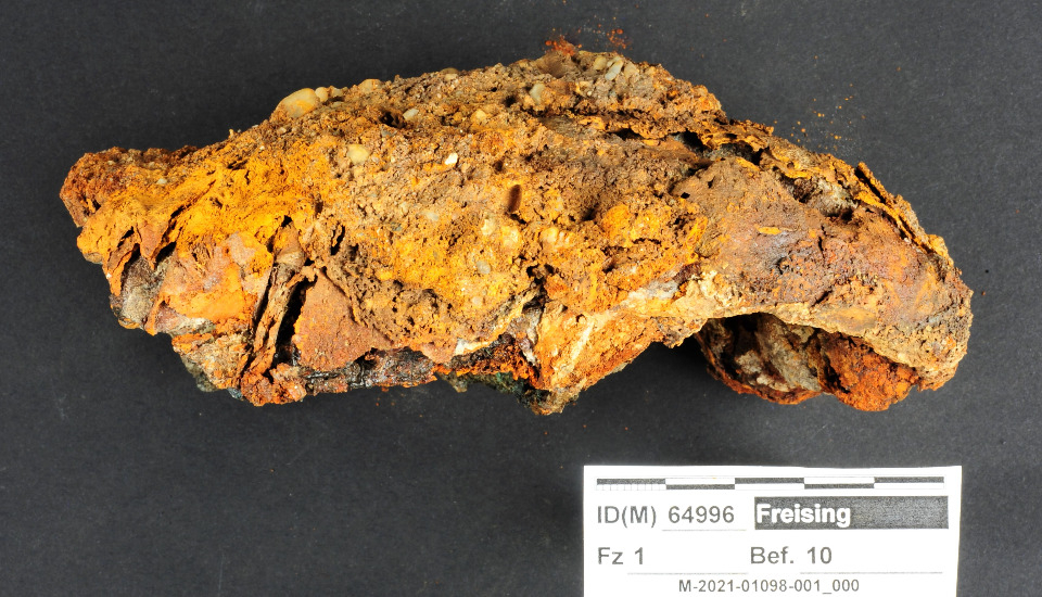 Descubren en Alemania restos de un esqueleto medieval con una prótesis de mano