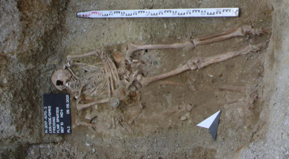 Descubren en Alemania restos de un esqueleto medieval con una prótesis de mano