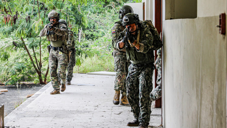 Ecuador confirma que tropas de EE.UU. harán operativos de "corta duración" en su territorio