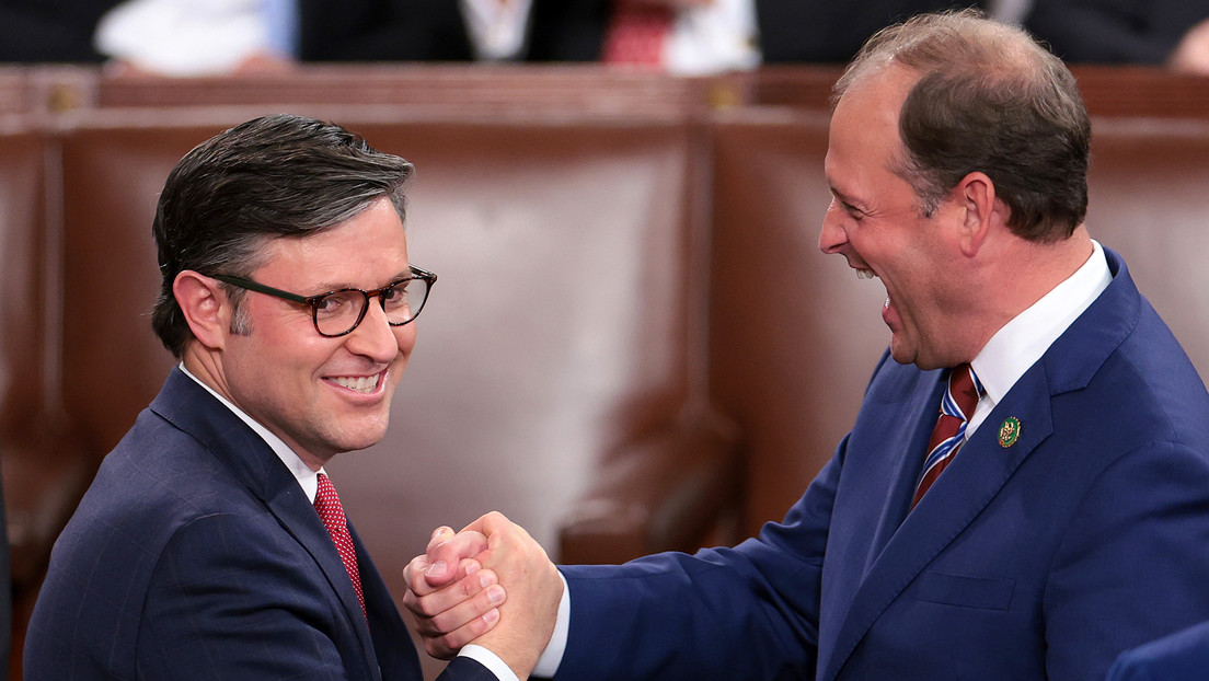 Eligen al republicano Mike Johnson como presidente de la Cámara de Representantes de EE.UU.