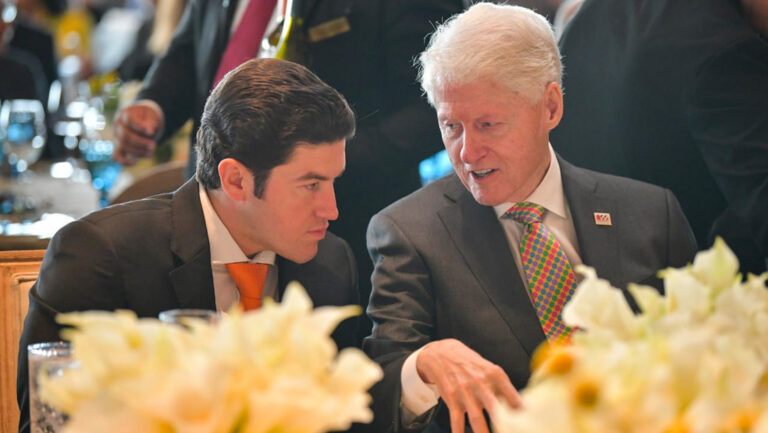 "No importa la edad": Bill Clinton aconseja a Samuel García ir por la Presidencia de México