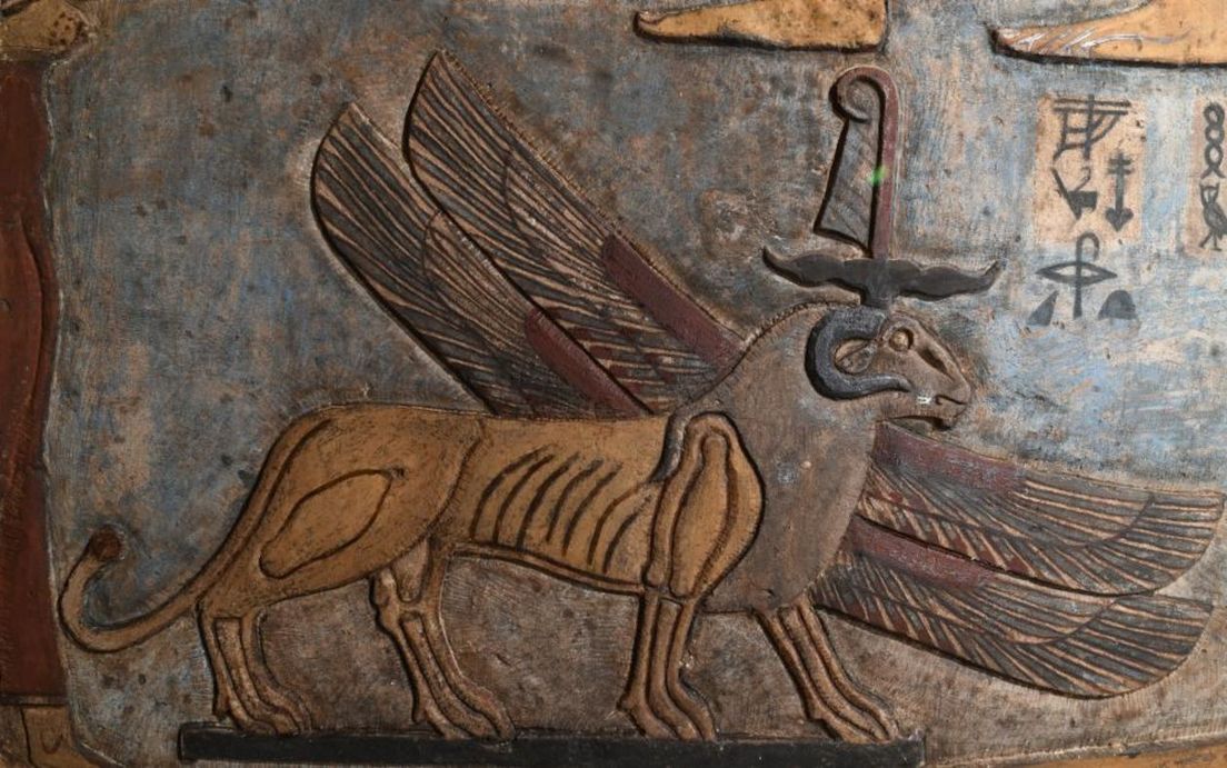 Recuperan pinturas astronómicas en el techo de un antiguo templo egipcio