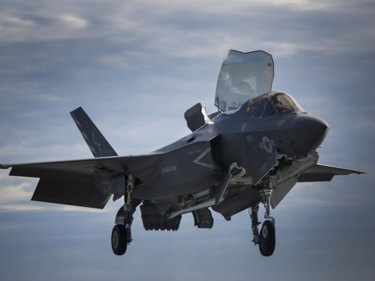 Avión militar de EE.UU. se estrella al este del Mediterráneo