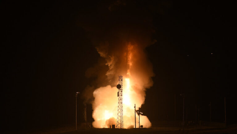 EE.UU. tiene preparado un centro de pruebas nucleares en Nevada, afirma la Cancillería rusa