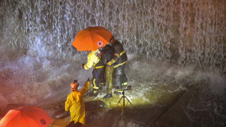 La capital de la República Dominicana queda inundada por lluvias incesantes (VIDEOS)