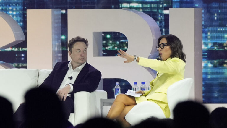 "Noticias falsas": Musk rechaza las acusaciones que lo tachan de antisemita
