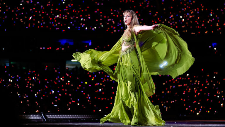 Una fan de Taylor Swift muere y alrededor de 1.000 se desmayan por el intenso calor durante su primer concierto en Brasil