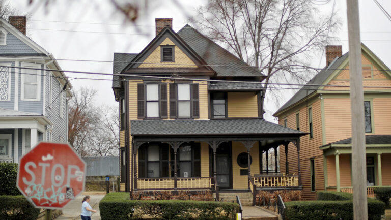 Arrestan a una mujer por intentar incendiar la casa natal de Martin Luther King