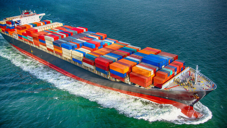 CNBC: Precios de los fletes marítimos se disparan en medio de la crisis en el mar Rojo